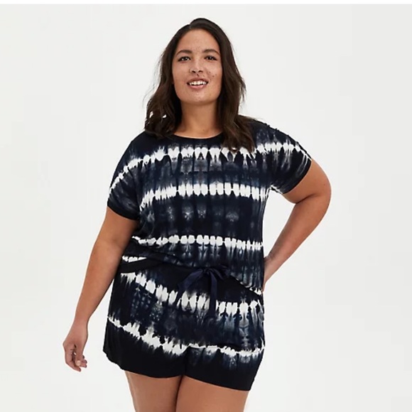 TORRID BLACK & WHITE TIE DYE SUPER SOFT TEE - Picture 2 of 8